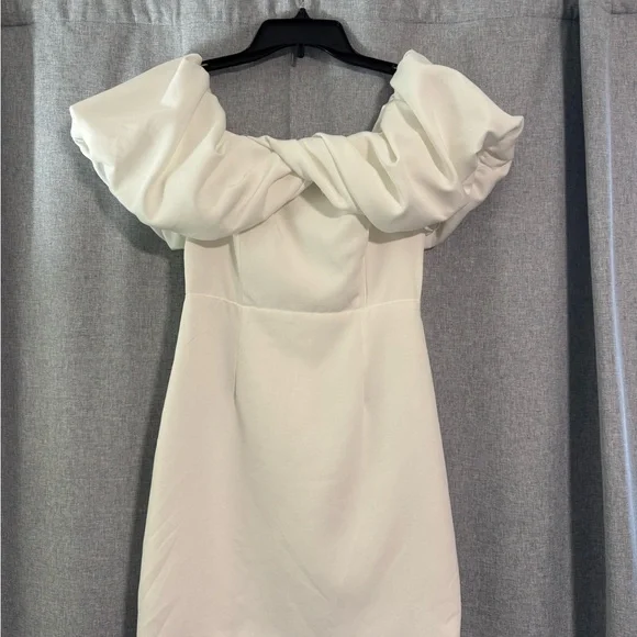 Elegant White Off-Shoulder Dress - Picture 1 of 4